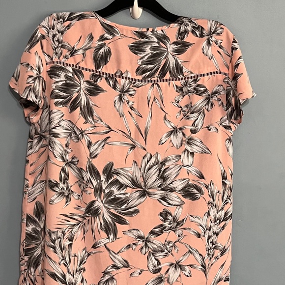 SELLING BANANA REPUBLIC TOP FLORAL COLOR SHORT SLEEVE SIZE BIG SMALL PRE- OWNED - Picture 6 of 12